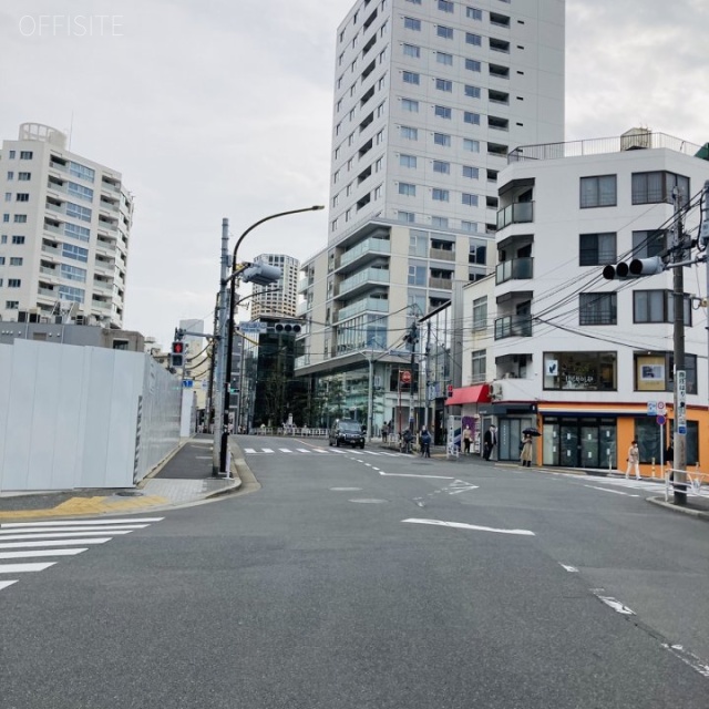 代官山アドレス・ディセ ビル前面道路