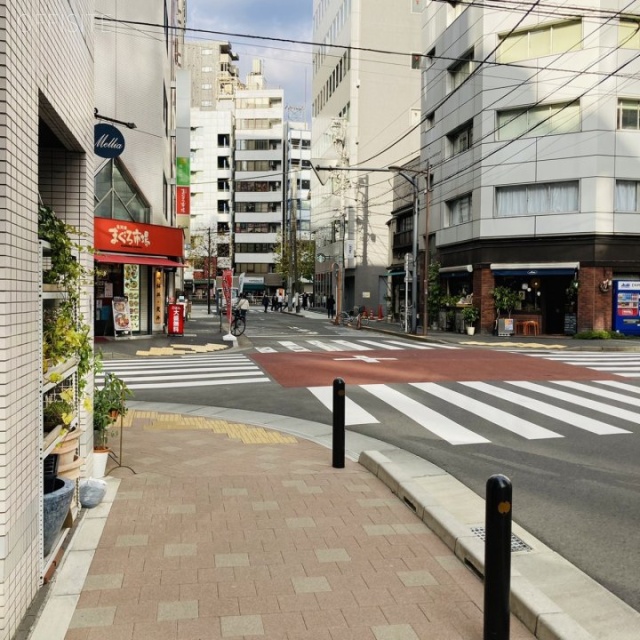 錦町スクウェアビル　ビル前面道路