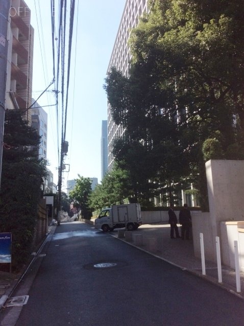 赤坂パークサイドビル ビル前面道路