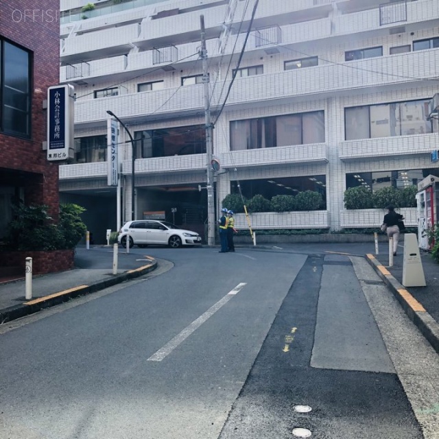 ジオエント原宿 ビル前面道路