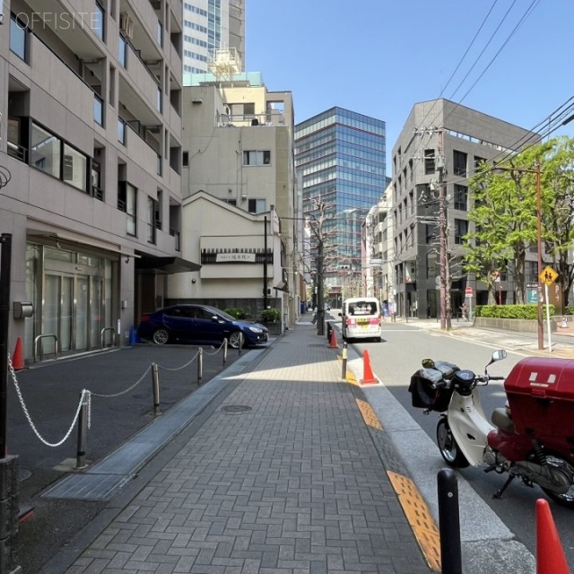 タキザワビル 前面歩道