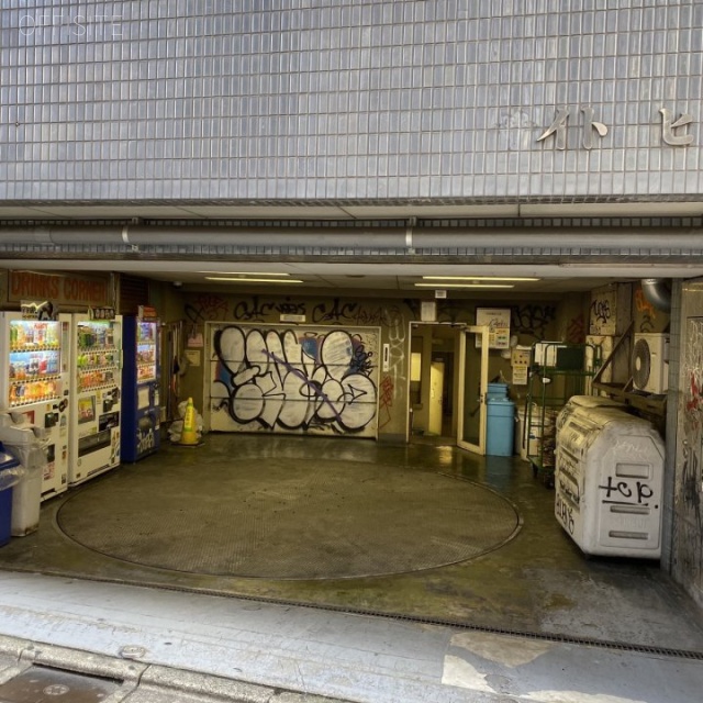 サイトーⅢビル(ハローオフィスShibuya) 駐車場