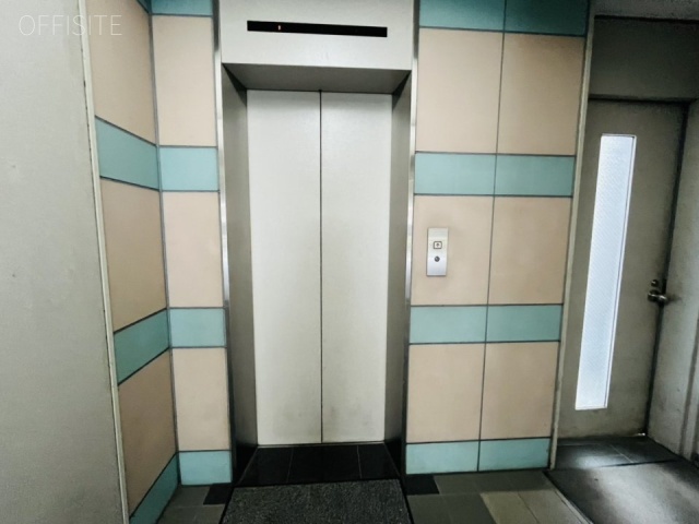 西新宿小林ビル エントランス