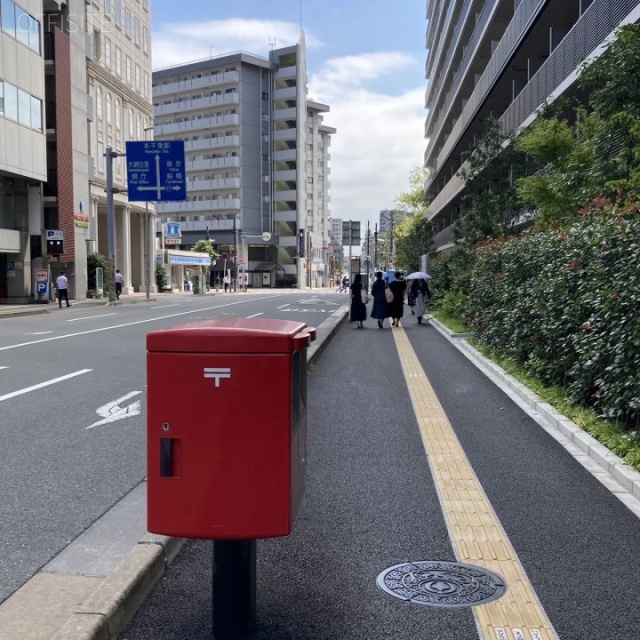 パークホームズ千葉ビル 前面道路にポスト