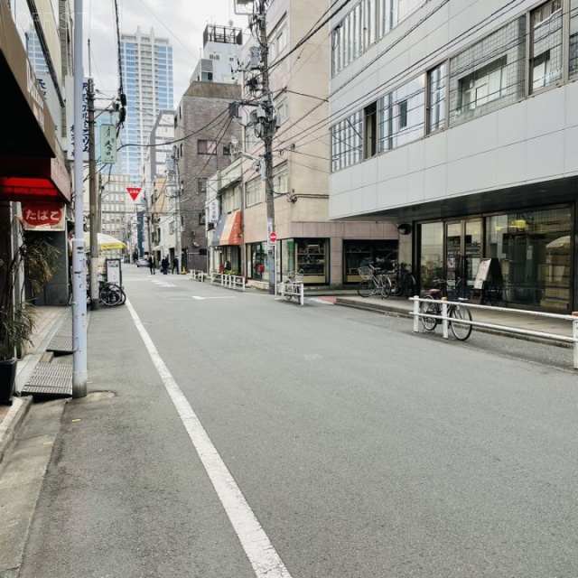 ハニー外神田第2ビル ビル前面道路