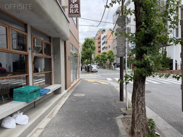 カトウビル 前面歩道