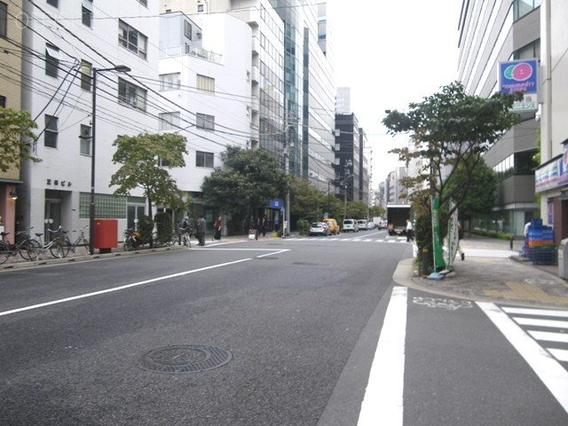 宮崎新川ビル ビル前面道路