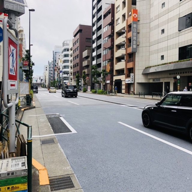 小野ビル 前面は春日通り