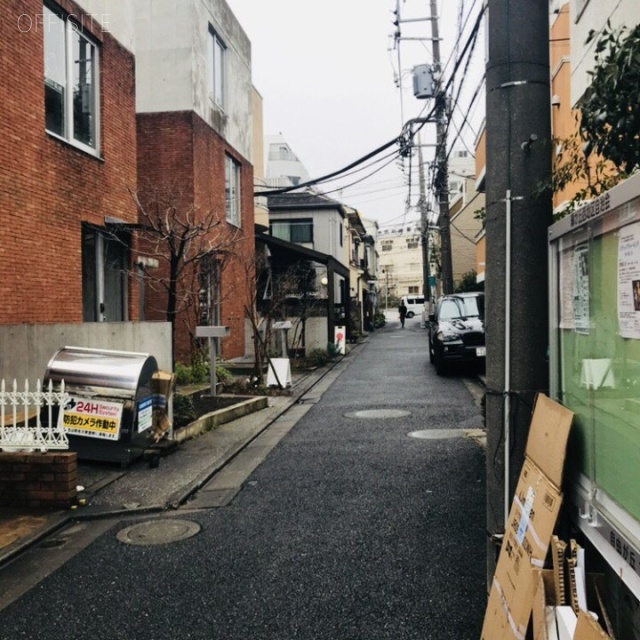 自由が丘アッシュ ビル前面道路