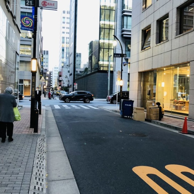 岩上ビル ビル前面道路