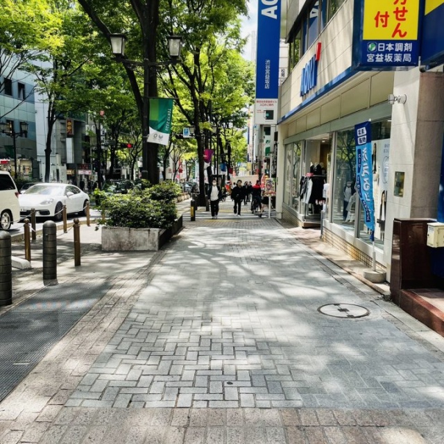 宮益坂センスビル ビル前面道路
