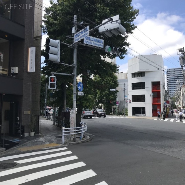 アケラビル ビル前面道路