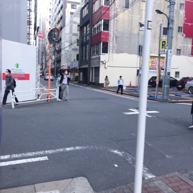 日新横山町ビル ビル前面道路