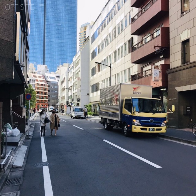 ディオ・スカーラ赤坂 ビル前面道路