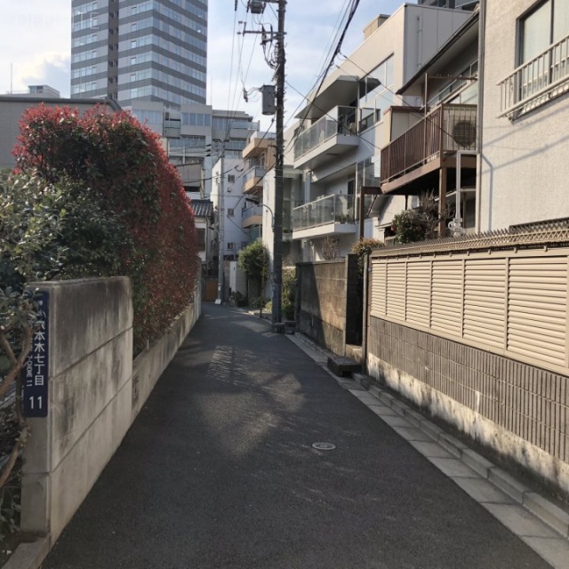 六本木BLESS ビル前面道路