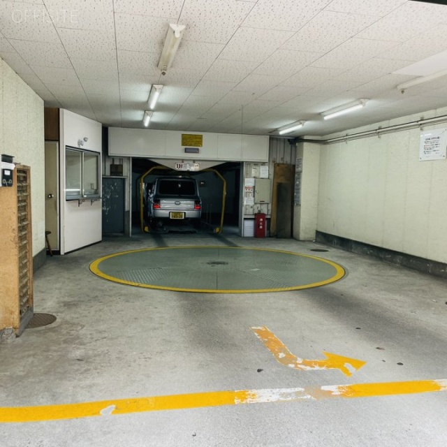 須崎ビル 駐車場
