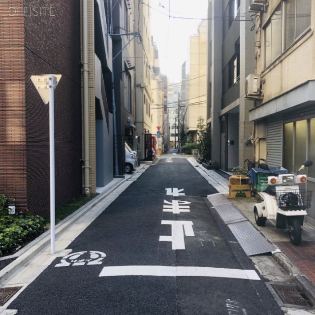 CBSビル ビル前面道路