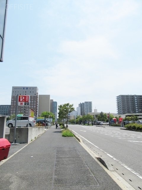 SEASCAPE千葉みなと ビル前面道路