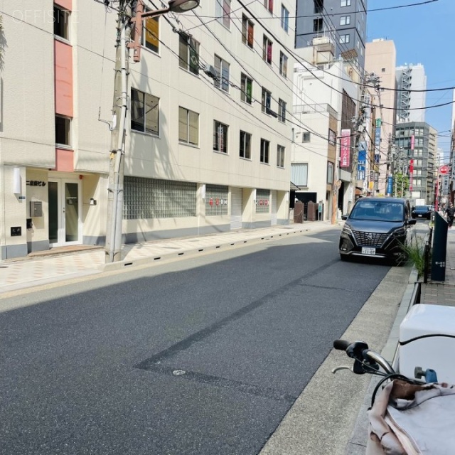 国際宝石会館　前面道路