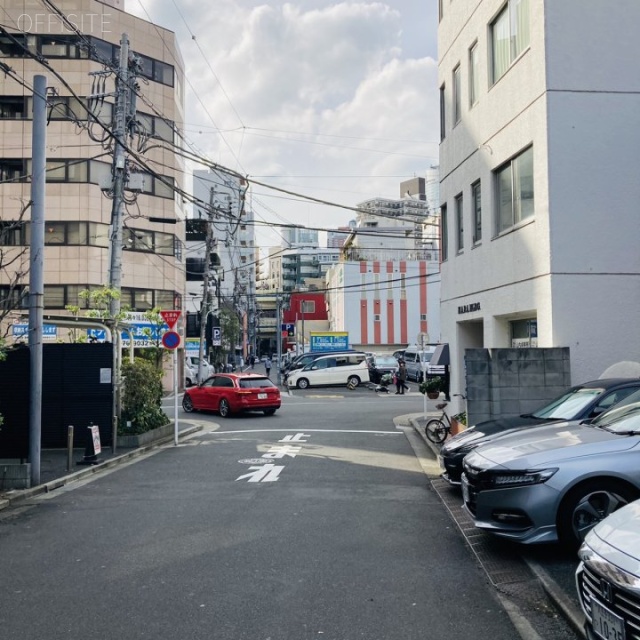 ラ・ピエドラ ビル前面道路