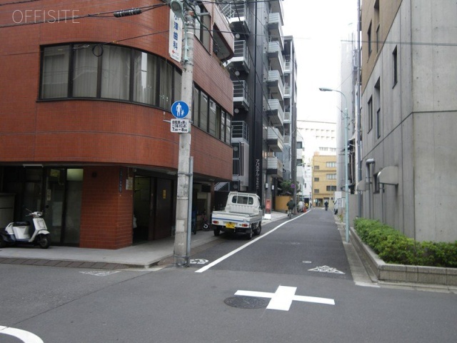 紀文第二ビル ビル前面道路