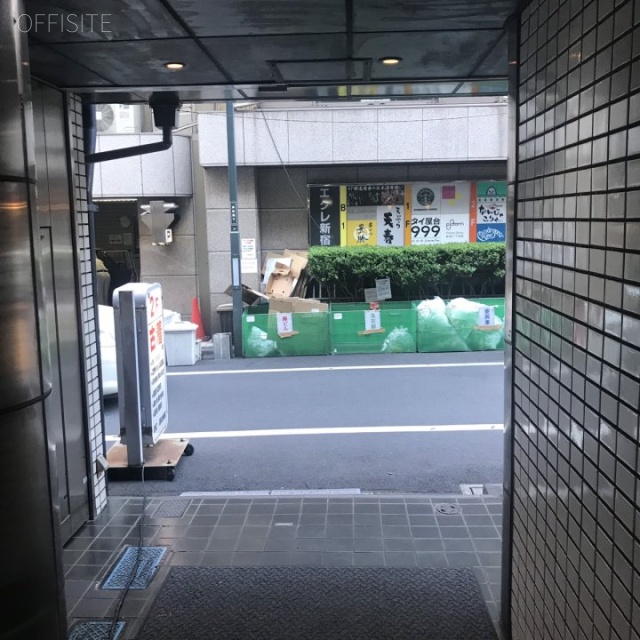 石井ビル ビル前面道路