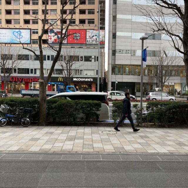 KD南青山ビル ビル前面道路