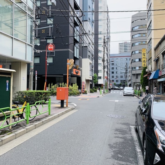 新富MTビル ビル前面道路