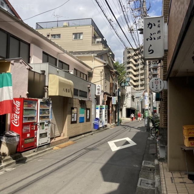 マキビル ビル前面道路