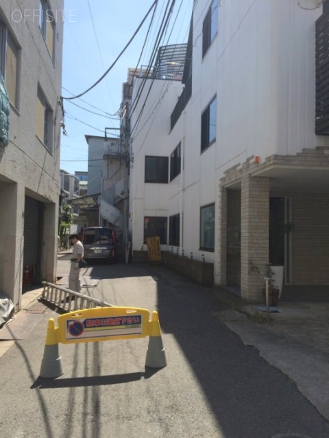 野口ビル本館 ビル前面道路