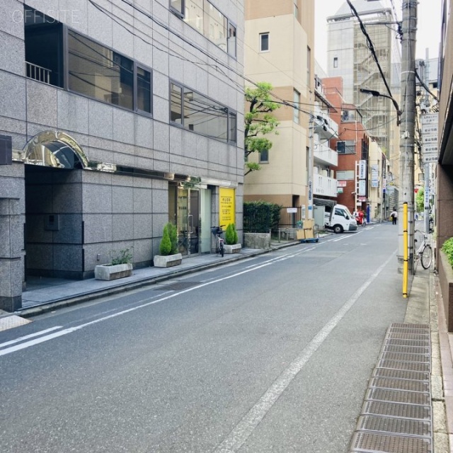 野依ビル ビル前面道路