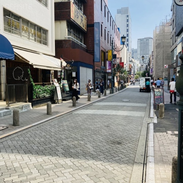 赤坂クインビル ビル前面道路
