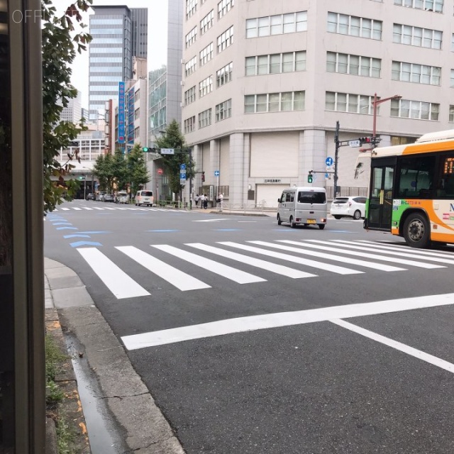 スズトミビル ビル前面道路