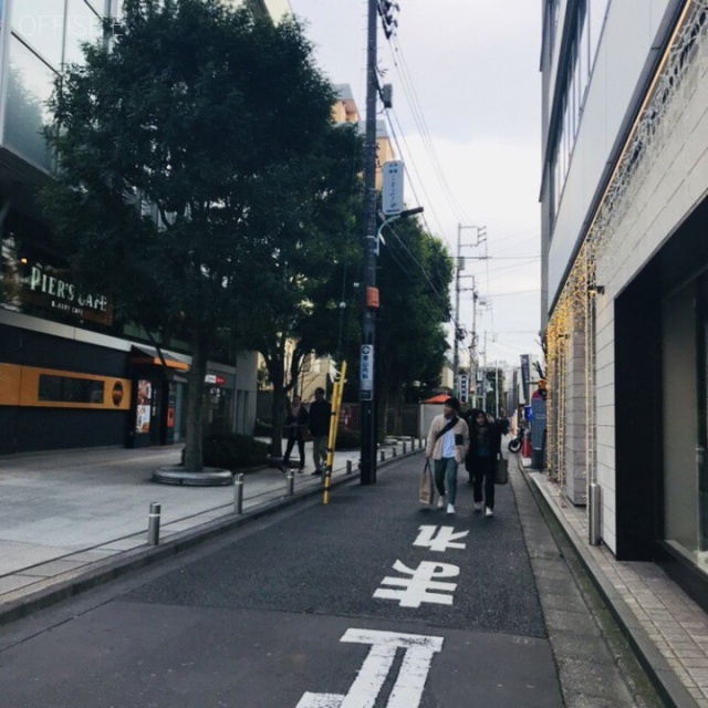 青山246ビル ビル周辺道路