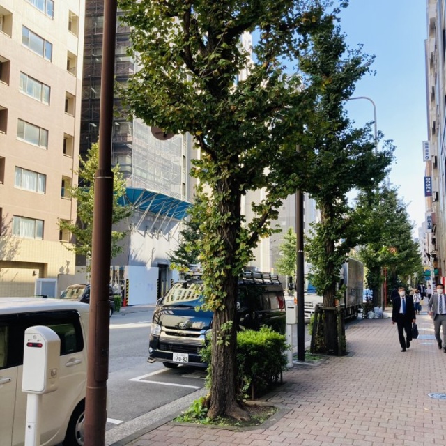 岩本町TIビル ビル前面道路