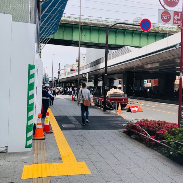 鳥山ビル ビル前面道路