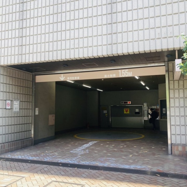 新宿国際ビルディング新館 駐車場