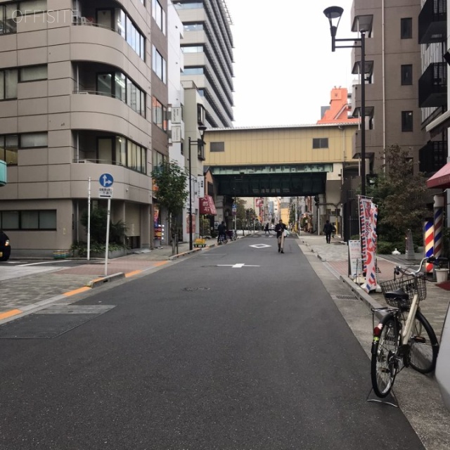 岩崎ビル ビル前面道路