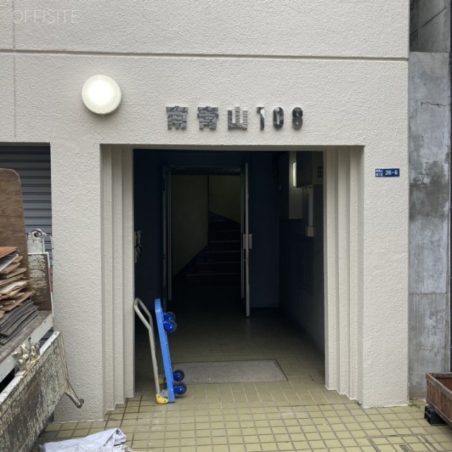 南青山108ビル エントランス