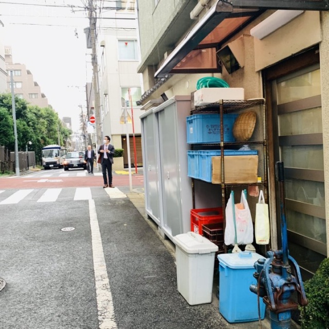 鶴文舎(かくぶんしゃ) ビル前面道路