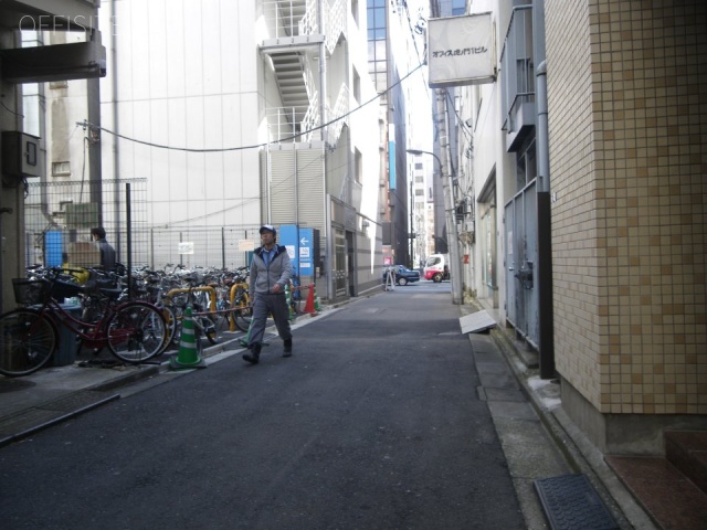 朝陽ビル ビル前面道路