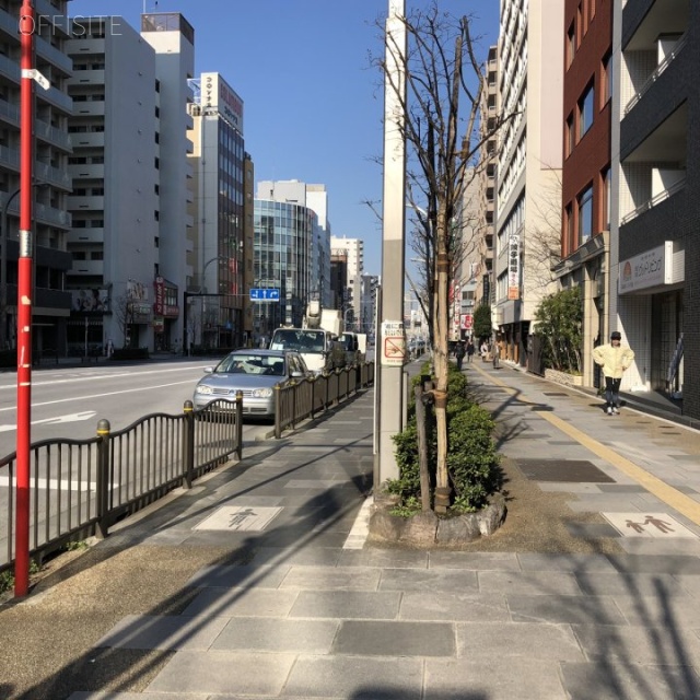 藍熊ビル ビル前面道路