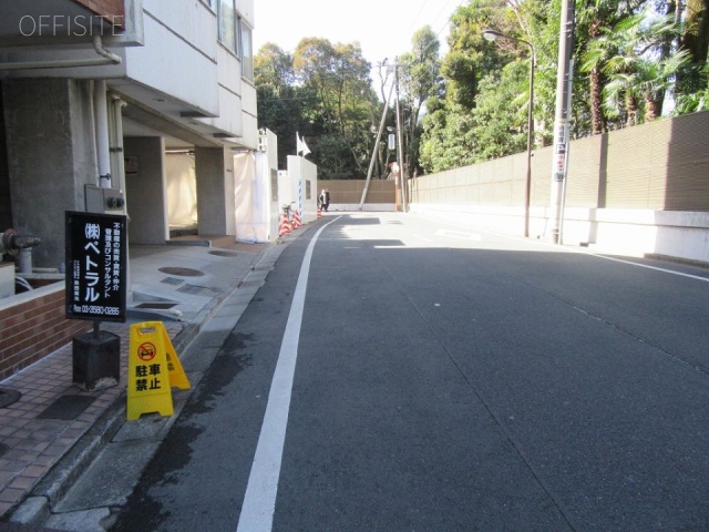 サンハイム永田町　ビル前面道路
