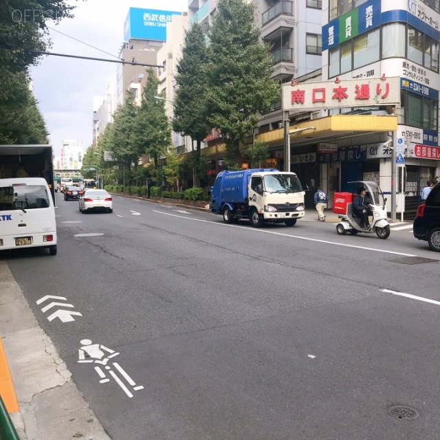 中野レジデンス壱番館 ビル前面道路