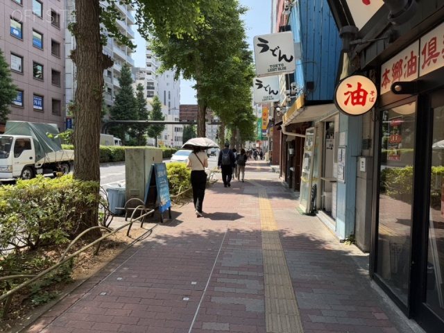 大同ビル　前面歩道