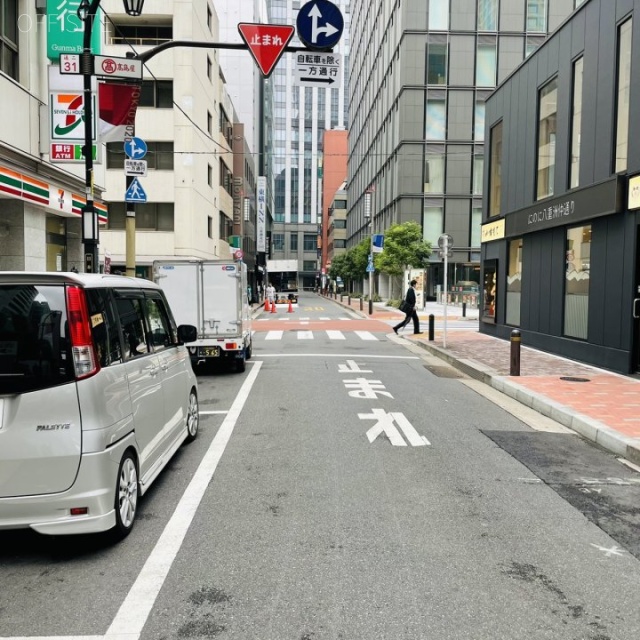 にのに八重洲仲通りビル ビル前面道路