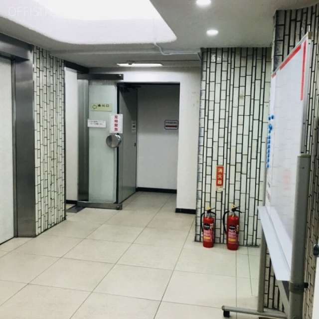 弁護士ビル エントランス