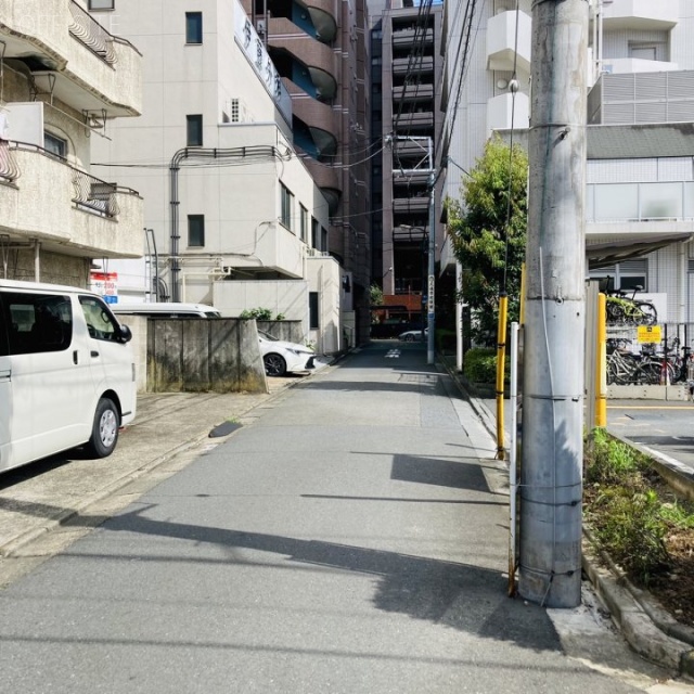 横田ビル ビル前面道路