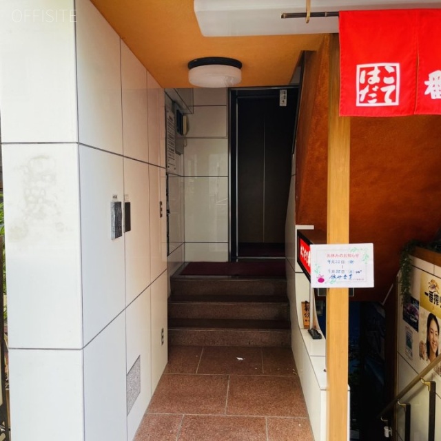 第3津多屋ビル オフィスビル出入口