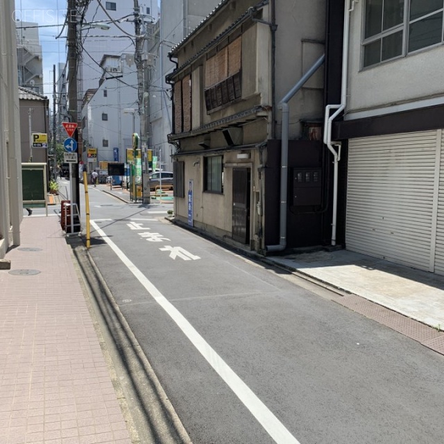タカハシビル ビル前面道路